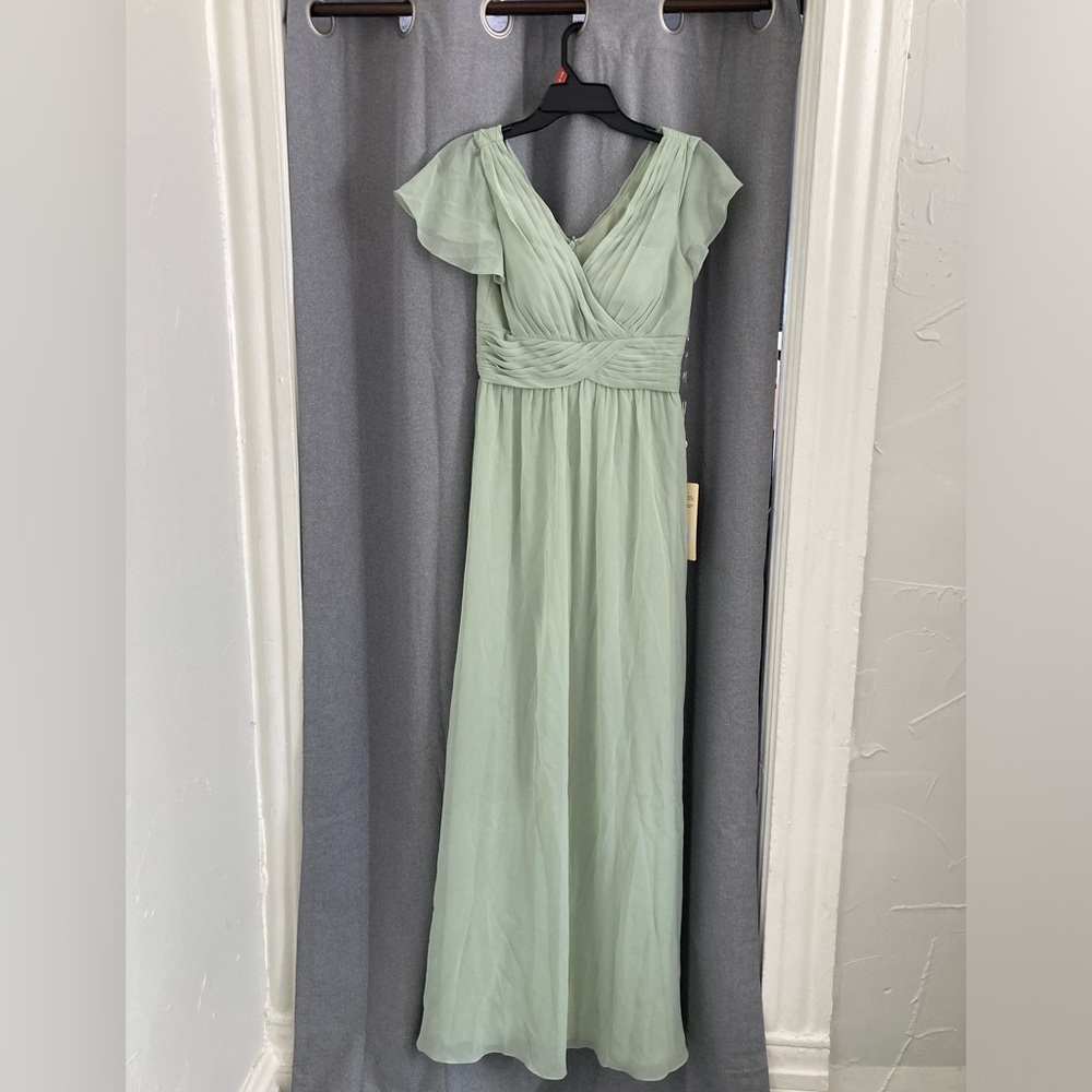 Carlyna Dusy Sage bridesmaids dress, never worn size 4. Comes with padding.